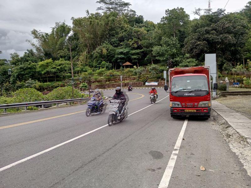JALUR VITAL: Jalan penghubung Jogjakarta-Wonosari ini menjadi jalur utama untuk arus mudik.   