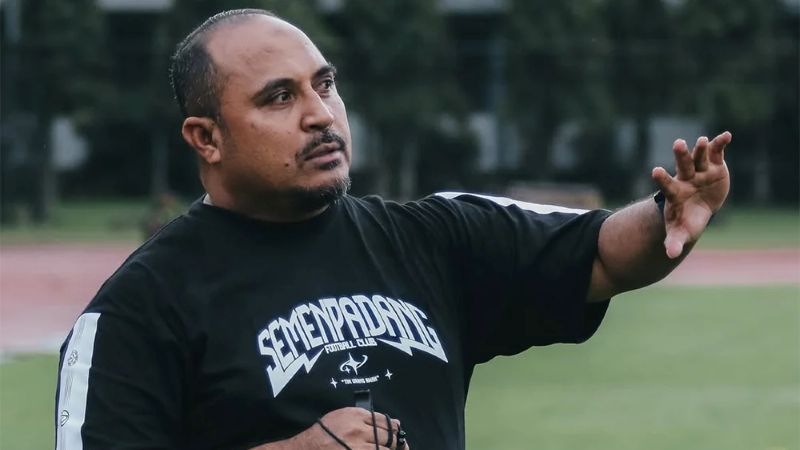 Imran Mahumarury ingin berikan kemenangan pertama bagi Semen Padang setelah ditunjuk sebagai pelatih 