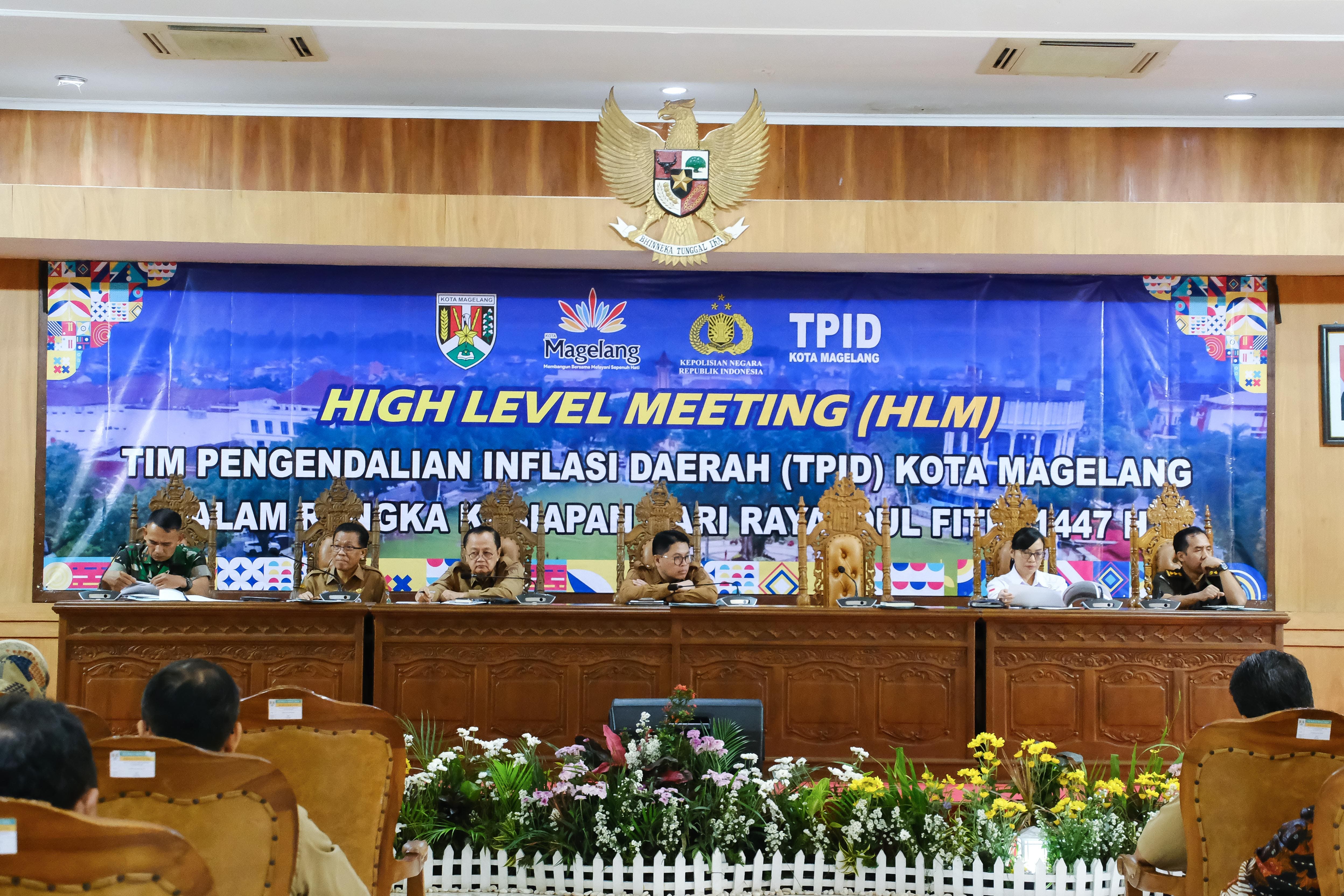 Pemkot menggelar rapat koordinasi pengendalian inflasi daerah di Aula Adipura Kencana, Selasa (10/3).
