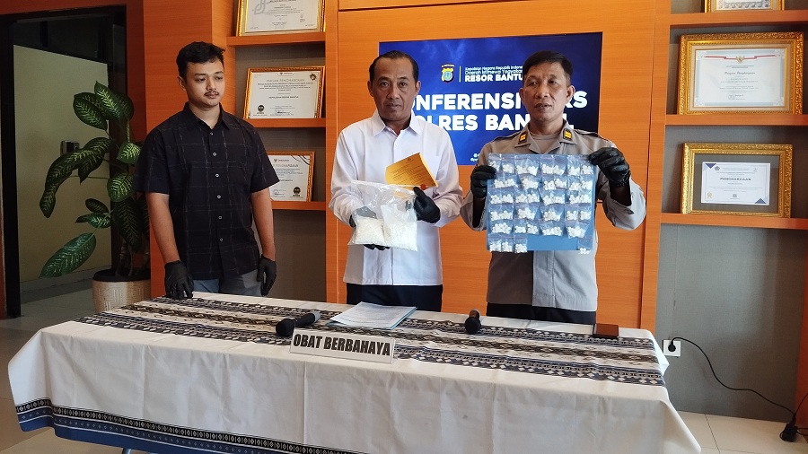 GELAR PERKARA: Polres Bantul menunjukan barang bukti pil sapi Kamis (12/3/2026).