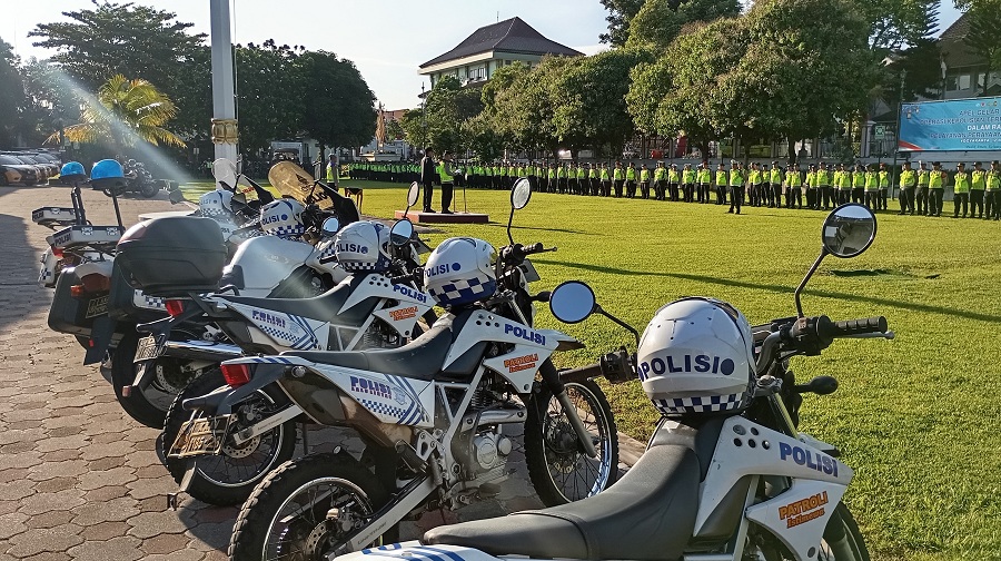 SIAGA:&nbsp;Jajaran Polresta Jogja dan Pemerintah Kota Jogja saat melaksanakan apel gelar pasukan Operasi Ketupat Progo di Balai Kota Jogja, Kamis (12/3/2026).