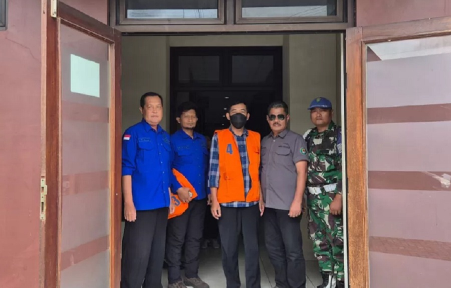 Carik Kalurahan Bohol Kapanewon Rongkop saat berada di Kejari Gunungkidul pada Kamis (13/11). (Dokumentasi Kejari)