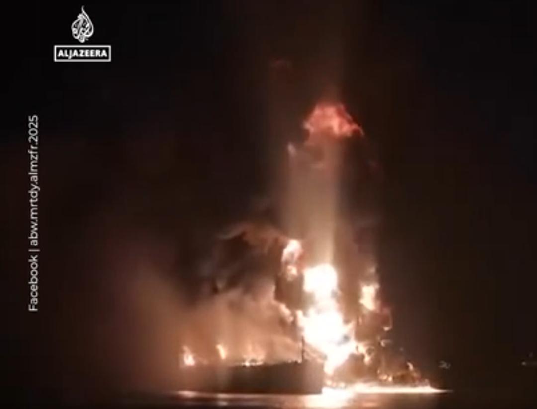 Sebuah tanker minyak diserang di perairan Irak dalam konflik Iran Amerika dan Israel ((12/3/2026). 