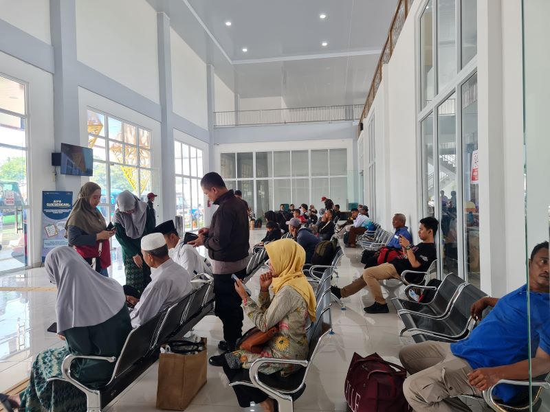 RAMAI: Masyarakat memadati Terminal Tipe A Tidar Magelang. 