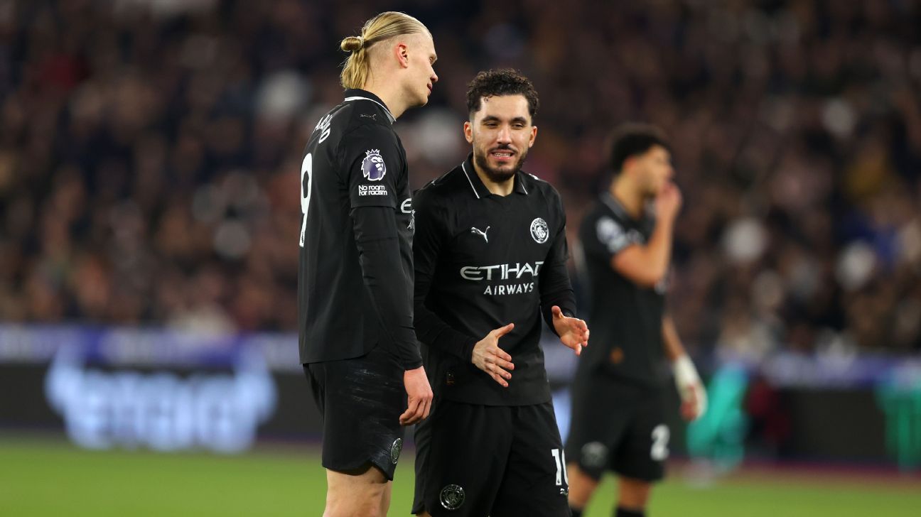Erling Haaland berkomunikasi dengan Omar Marmoush setelah gagal membawa Manchester City raih gelar juara
