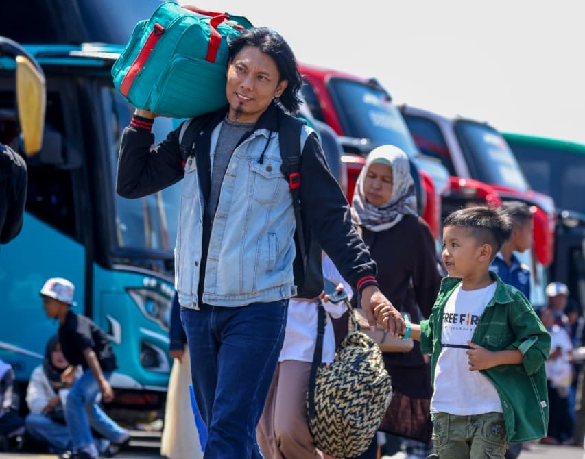 Pemudik dari Bandung, Jawa Barat yang akan berlebaran di wilayah Jawa Tengah