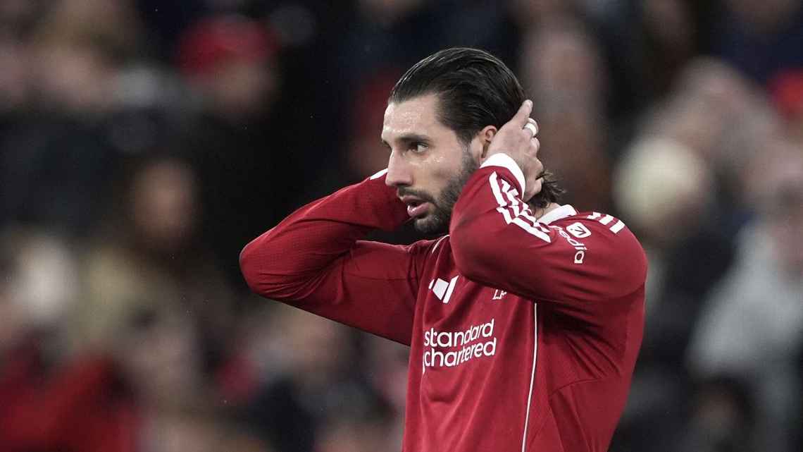 Dominik Szoboszlai terlihat kecewa setelah Liverpool gagal meraup kemenangan melawan Tottenham Hotspur