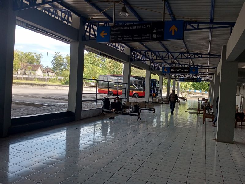 SEPI: Kondisi Terminal Induk Dhaksinarga Gunungkidul yang hanya ada dua bus Selasa (17/3).