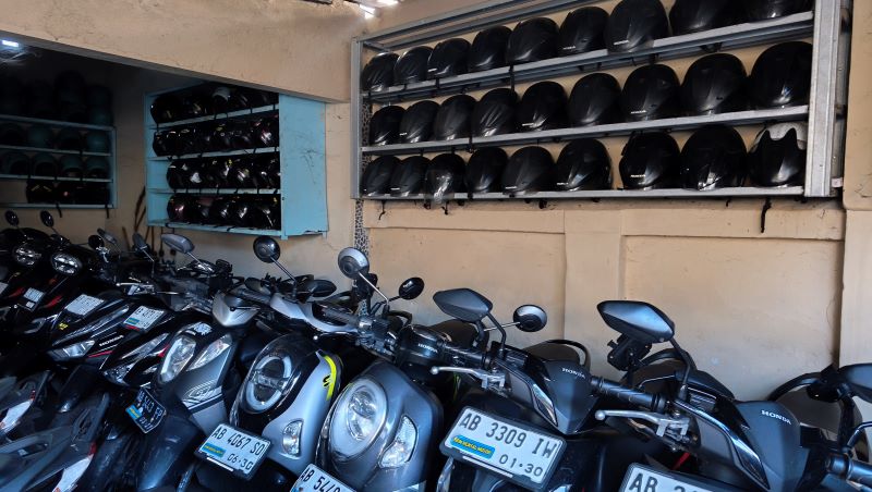 Persewaan motor di kawasan Stasiun Lempuyangan Jogja.  