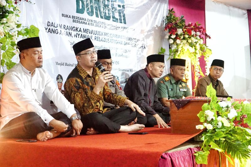 PAPARAN: Bupati Magelang bersama jajaran Forkopimda dan kepala OPD saat menghadiri kegiatan buka bersama dan tarawih di masing-masing kecamatan.