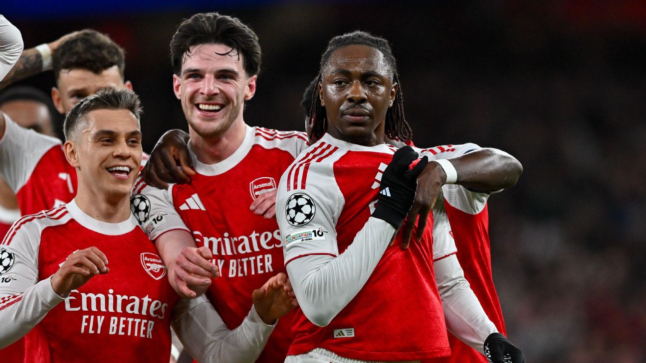 Selebrasi para pemai Arsenal rayakan gol pertama Eberechi Eze di Eropa dalam kemenangan atas Bayer Leverkusen