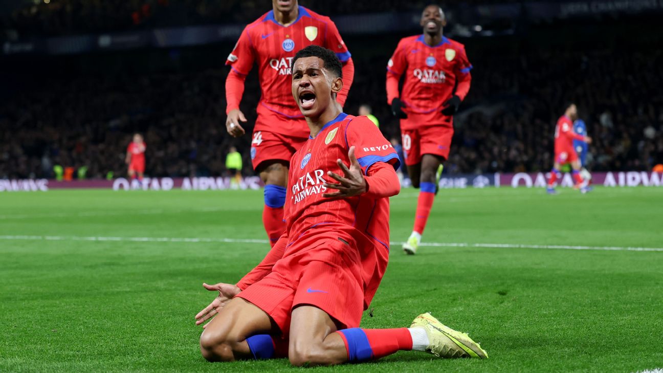 Pemain 16 tahun PSG, Senny Mayulu cetak gol ketiga dalam kemenangan atas Chelsea di leg kedua Liga Champions