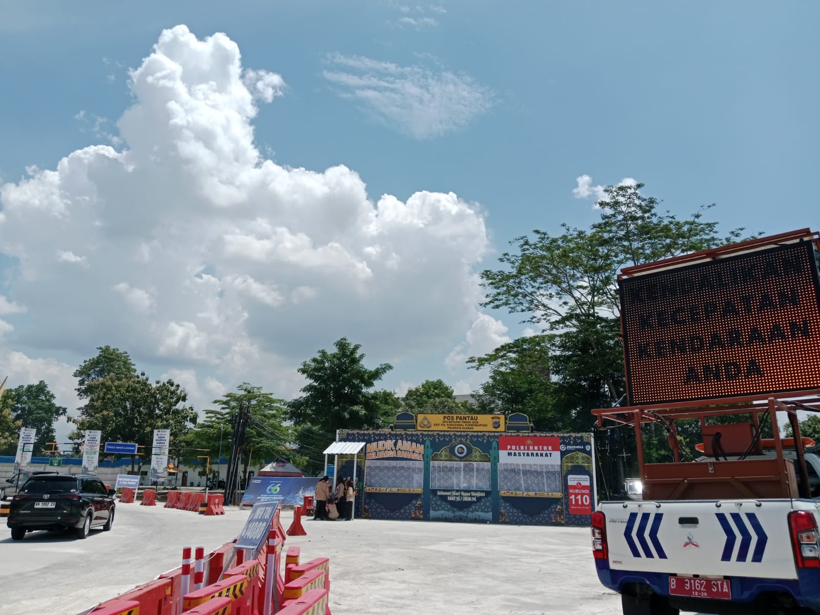 Pos pantau Tol Purwomartani-Prambanan. 