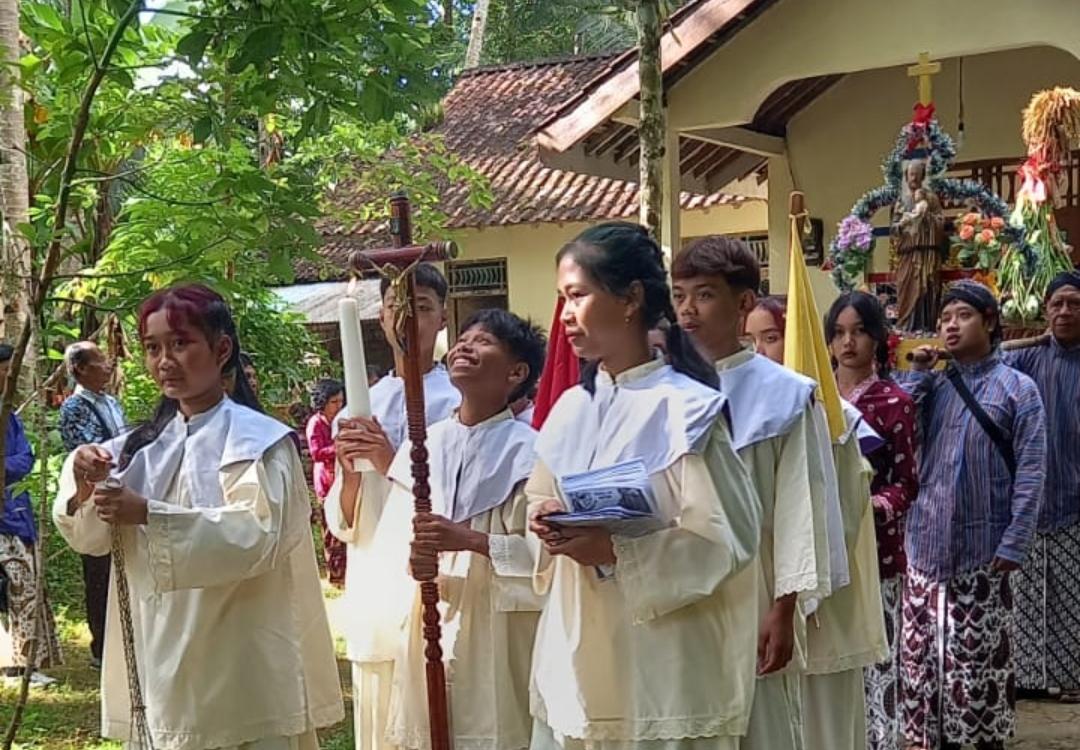 Prosesi Agung HUT ke-92 Gereja St. Yusuf Balong menjadi puncak rangkaian perayaan tahunan umat Katolik di wilayah Pegunungan Menoreh, Kamis (19/3/2026). 