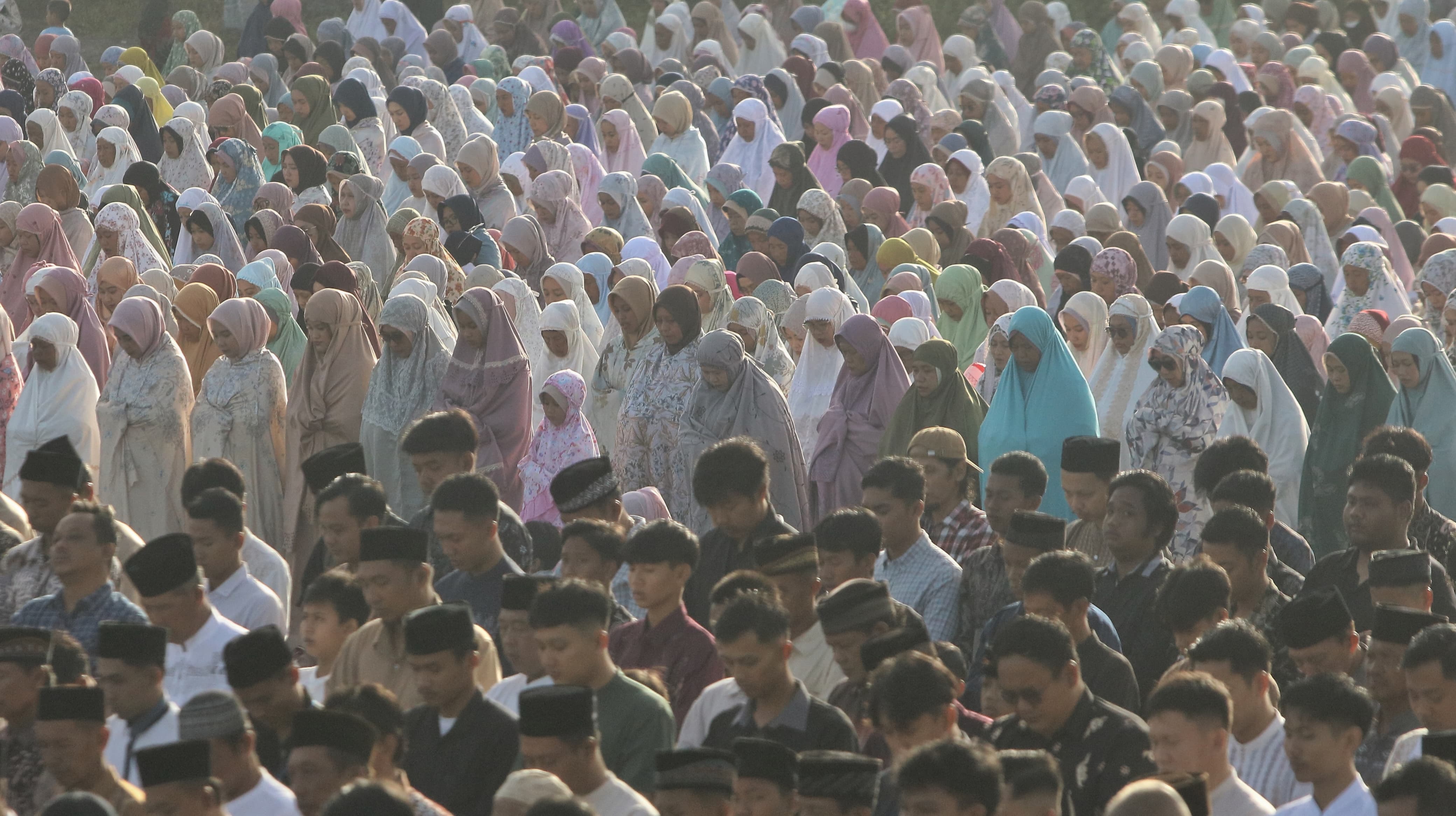 Prosesi Salat Idul Fitri di Gumuk Pasir, Parangtritis, Kretek, Bantul.