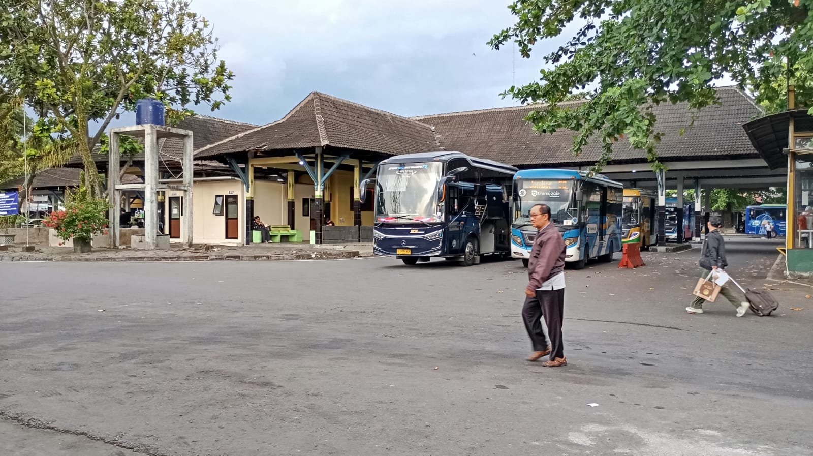 Situasi di Terminal Jombor pada Senin (23/3/2026) sore. Agen bus mencatat ada penurunan signifikan jumlah pemudik pada lebaran tahun ini.