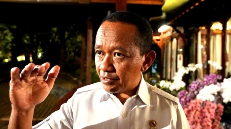 Menteri ESDM Bahlil memberikan penjelasan terhadap hilirisasi usai mengikutin rapat tertutup di Hambalang, Bogor bersama presiden Prabowo.