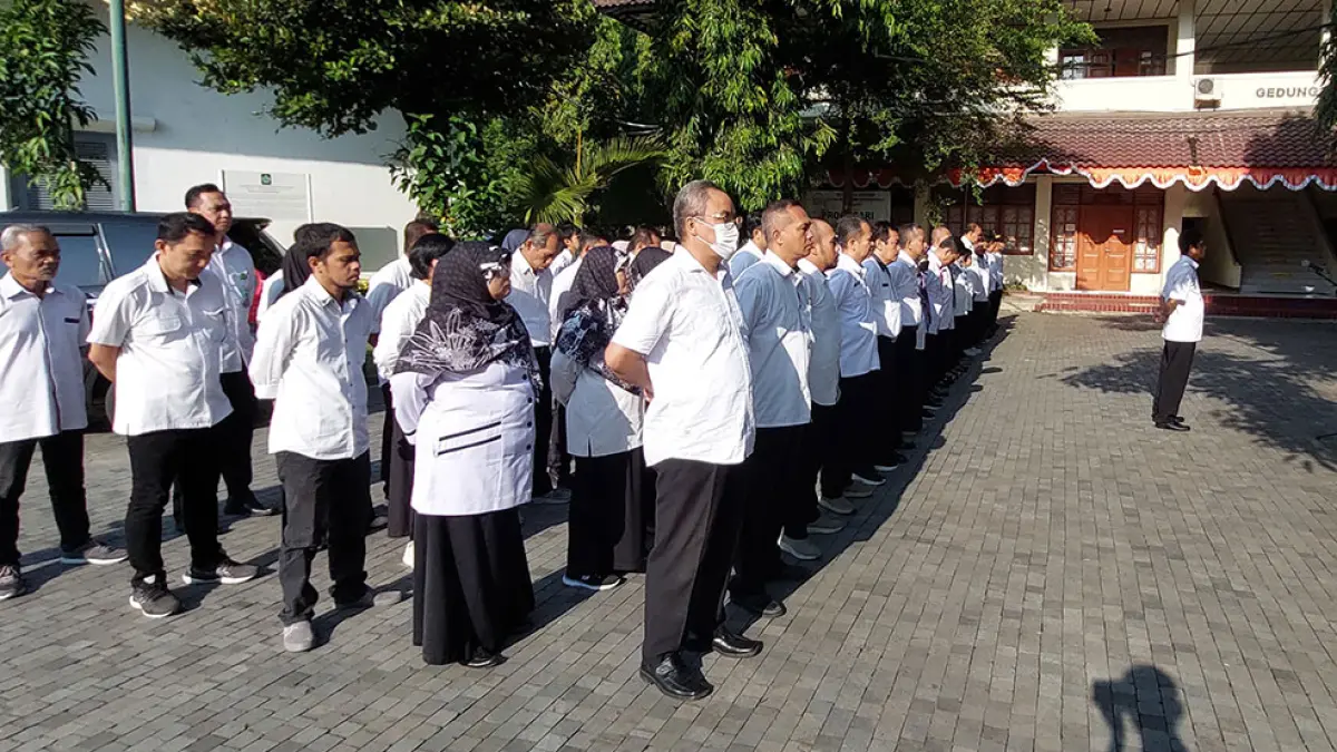 APEL: Rutinitas ASN Lingkup Pemkab Kulon Progo rutin menggelar apel setiap minggunya. ANOM BAGASKORO/RADAR JOGJA
