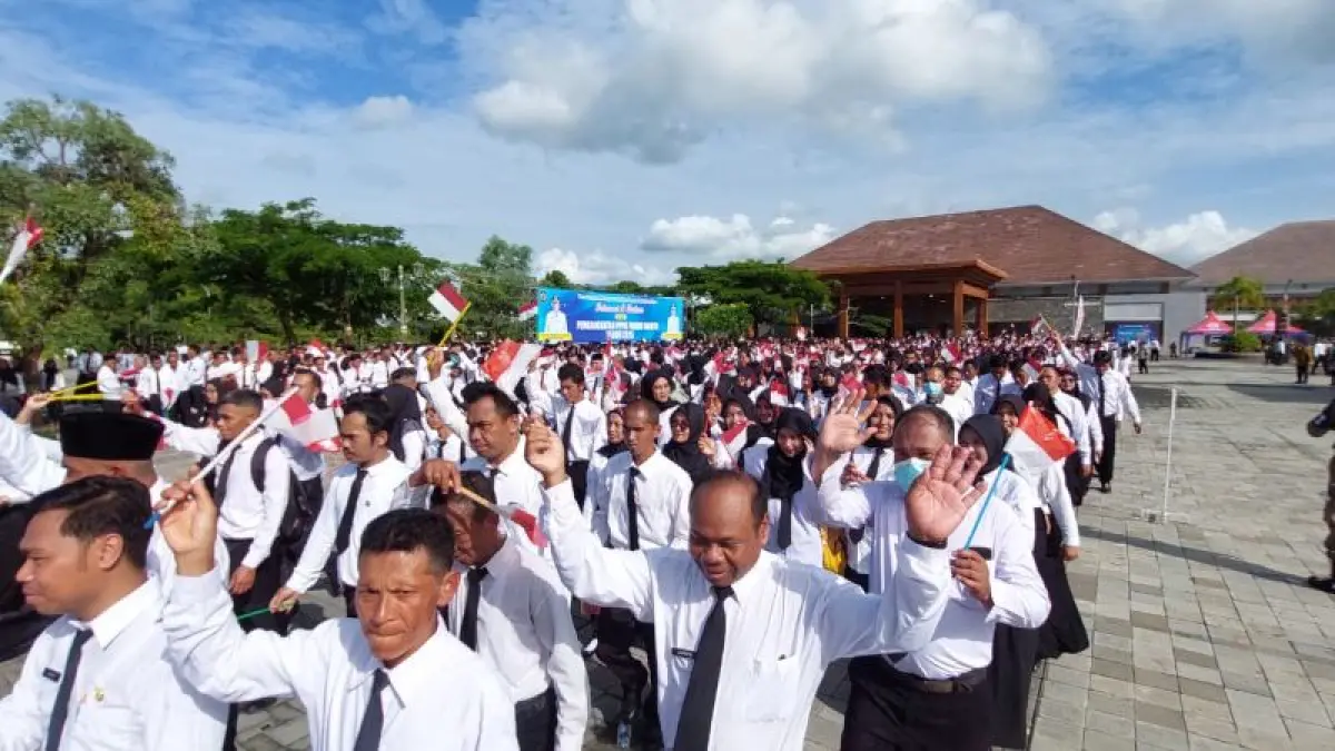 GEMBIRA: Ribuan PPPK Paruh Waktu merayakan penangkatan setelah menerima SK pengangkatan. (ANOM BAGASKORO/RADAR JOGJA)