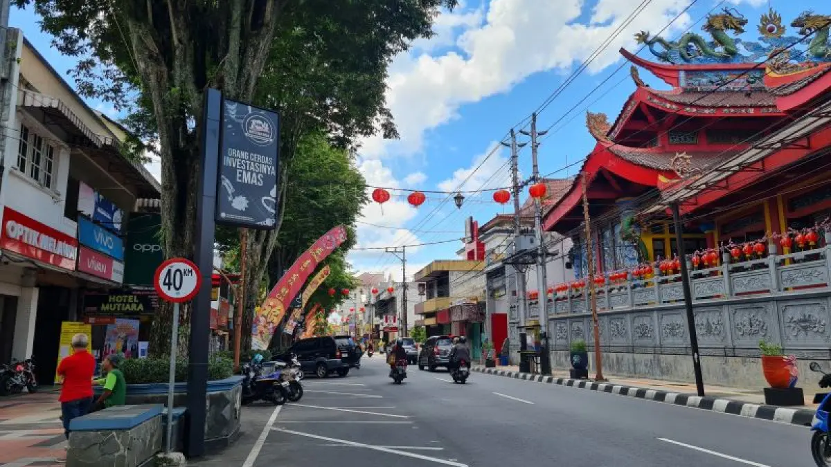 RAMAI: Kawasan&nbsp;Pecinan&nbsp;di Jalan Pemuda, Kota Magelang yang selalu dipadati pengguna jalan.&nbsp;(NAILA&nbsp;NIHAYAH/RADAR JOGJA)
