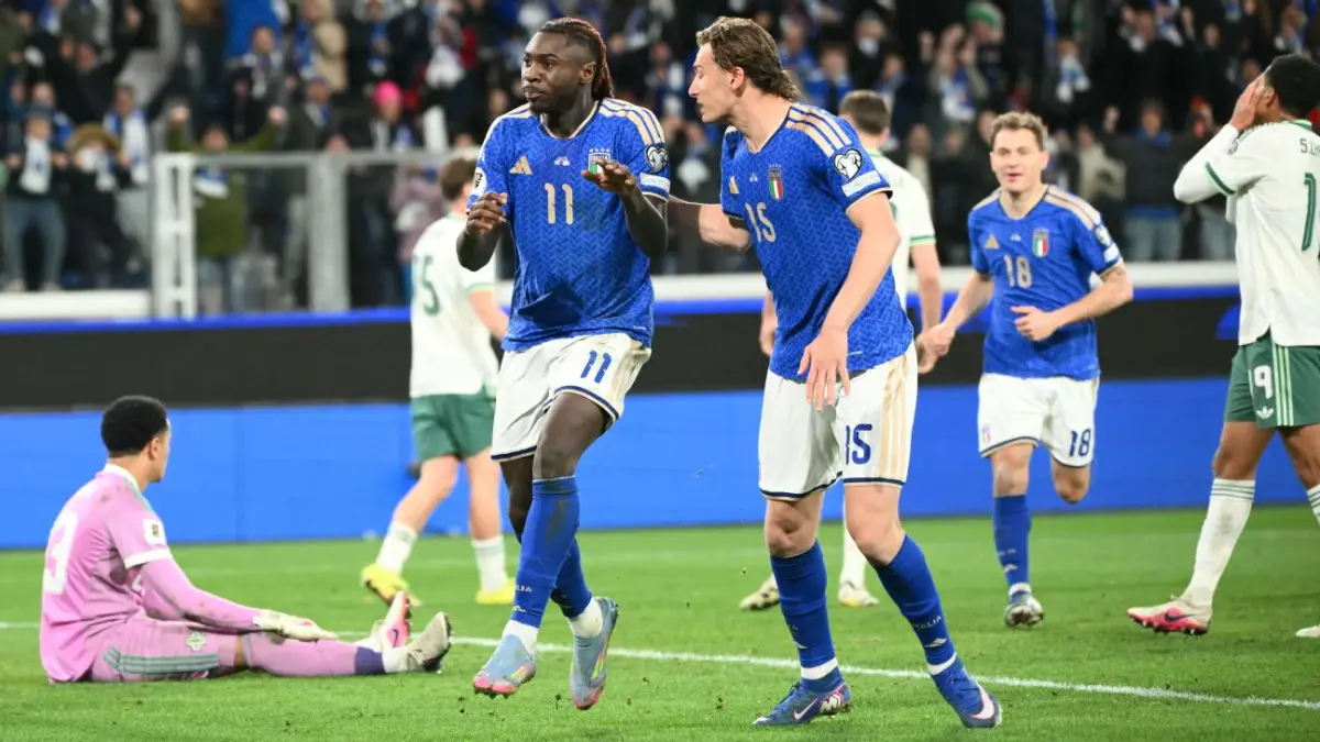 Selebrasi Moise Keane setelah mencetak gol kemenangan Italia atas Irlandia Utara di Playoff Piala Dunia di Bergamo