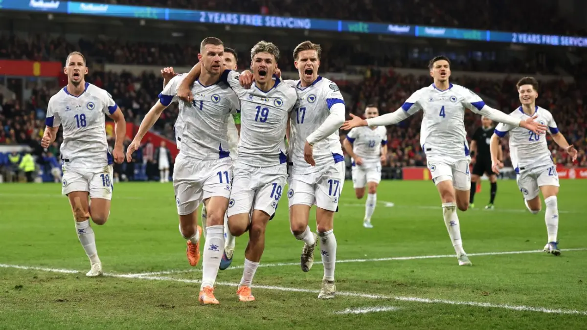 Selebrasi para pemain Bosnia setelah memenangkan laga krusial melawan Wales lewat adu penalti