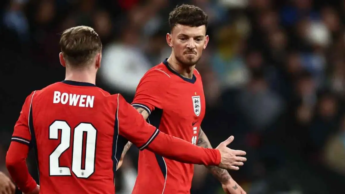 Ben White mendapatkan berbagai reaksi saat kembali memperkuat Inggris (getty images)
