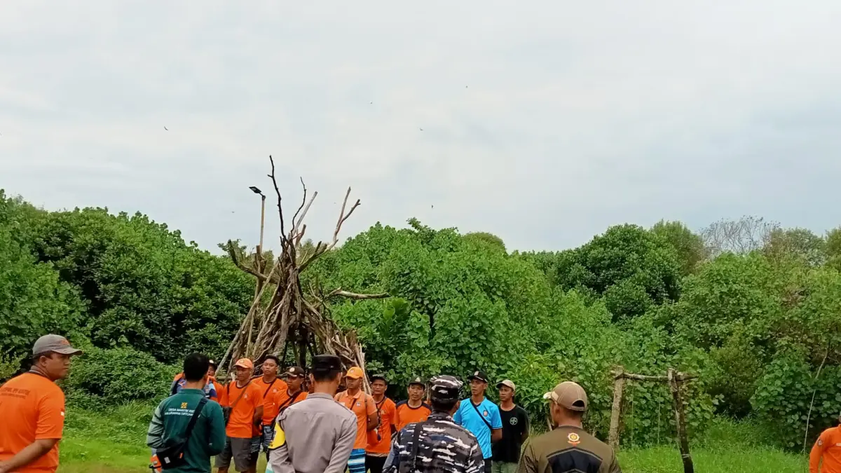 Pencarian orang hilang diduga tenggelam di Muara Sungai Opak, Bantul, Sabtu (28/3/2026). (Dok Basarnas DIY)