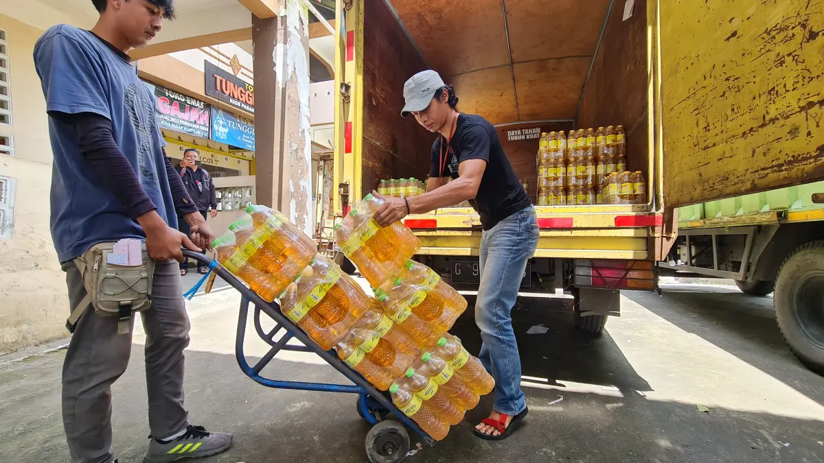 distribusi minyak di pasar tradisional