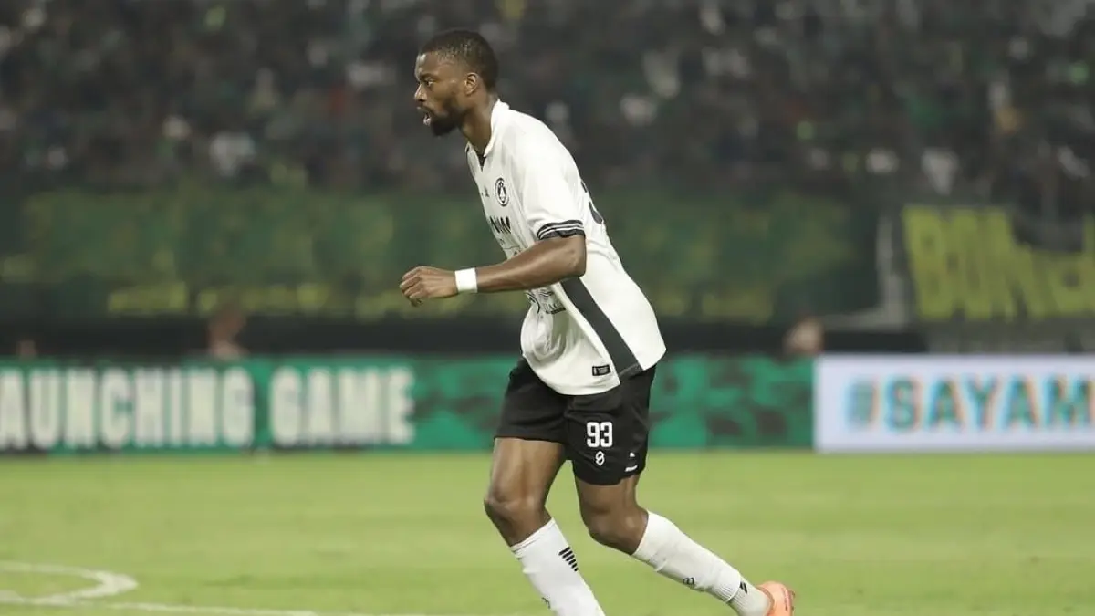 Pemain asing PSS Sleman, Frederic Injai absen saat laga tandang melawan Kendal Tornado FC di Stadion Sriwedari, Solo pada Minggu (29/3) malam pada pekan ke-22 Pegadaian Championship 2025/26 grup Timur