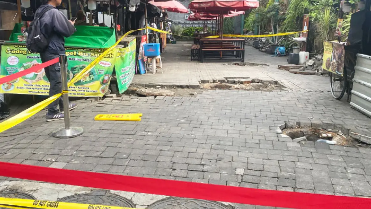Lokasi ledakan saluran septitank di Teras Malioboro 1, Senin (30/3). (AGUNG DWI PRAKOSO/RADAR JOGJA)