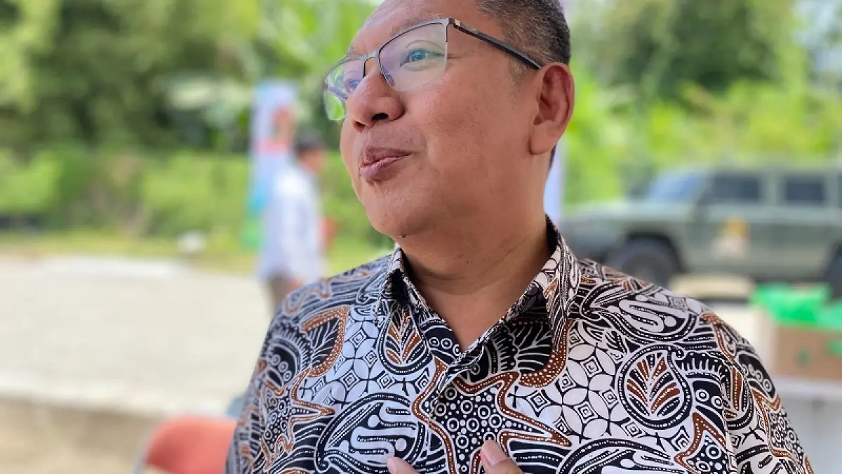 SARANKAN MITIGASI:&nbsp;Rektor Universitas Islam Indonesia (UII) Prof. Fathul Wahid saat ditemui di Taman Budaya Embung Giwangan, Senin (30/3/2026). (IWAN NURWANTO/RADAR JOGJA)