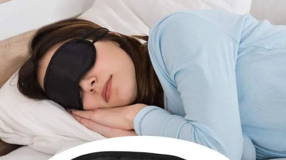 Tidur menggunakan penutup mata. (eyesleep.co)
