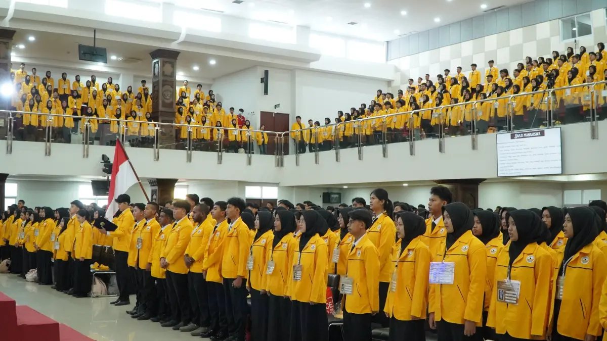 Ribuan mahasiswa baru Untidar saat mengucapkan janji mahasiswa.