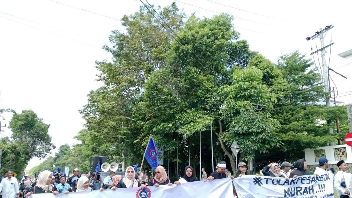 Demo karyawan PT MTG- Delima Purnamasari/Radar Jogja
