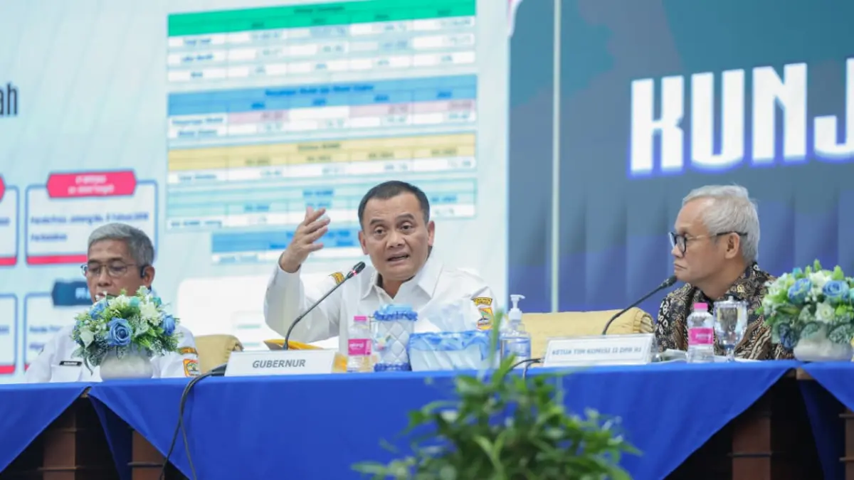 Gubernur Jawa Tengah Ahmad Luthfi saat menerima kunjungan kerja spesifik Komisi II DPR RI ke Pemerintah Provinsi Jawa Tengah terkait pengawasan terhadap BUMD dan bank daerah, di gedung Gradhika Bhakti Praja, Semarang Rabu 1 April 2026