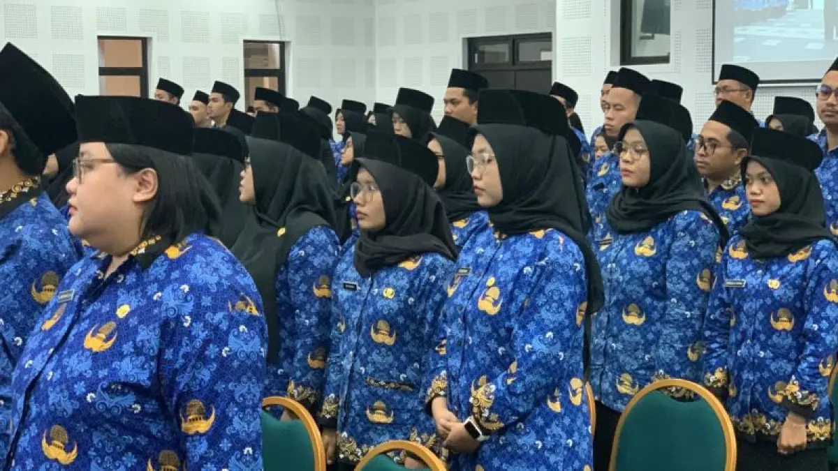 PAKAI BAJU KORPRI: Pelantikan CPNS 2025 dilakukan pada 2026. (ANOM BAGASKORO/RADAR JOGJA)