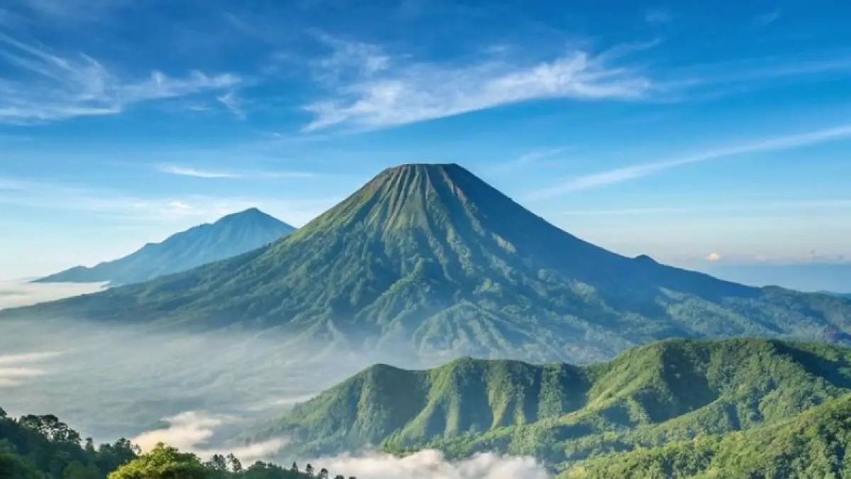 Keindahan Gunung Slamet di Jawa Tengah. (Pinterest/Indonesia Nature)