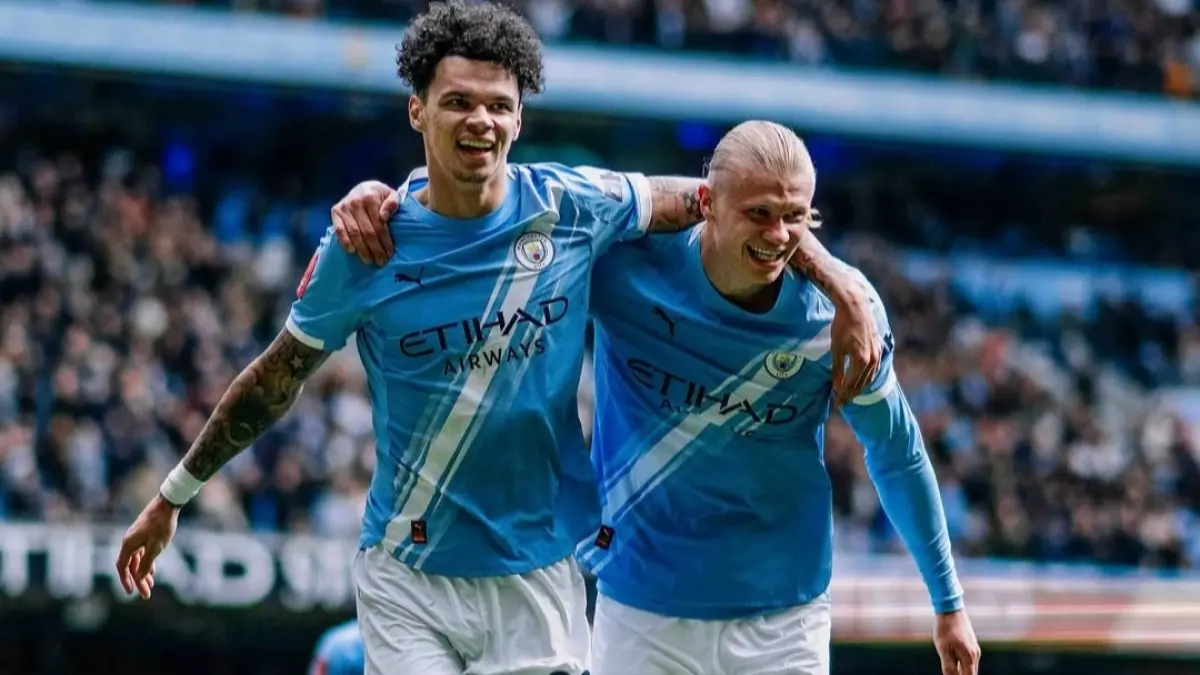 Erling Haaland rayakan hattrick ke gawang Liverpool bersama Nico O