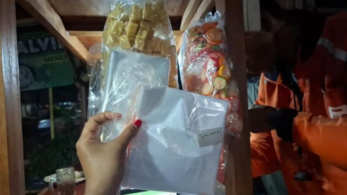 Harga plastik di pasaran melonjak. (MEITIKA CL/RADAR JOGJA)