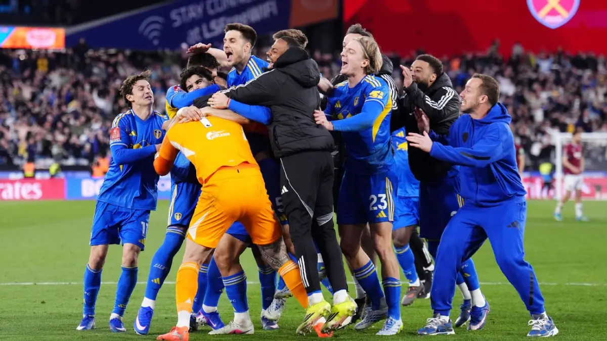 Leeds United rayakan pencapaian ke semifinal FA Cup setelah kalahkan West Ham lewat adu penalti