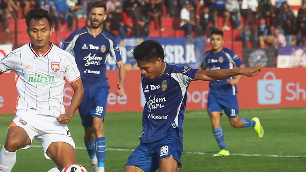 Pemain PSIM Jogja Fahreza Sudin (kanan). (Foto: Guntur Aga Tirtana/Radar Jogja)