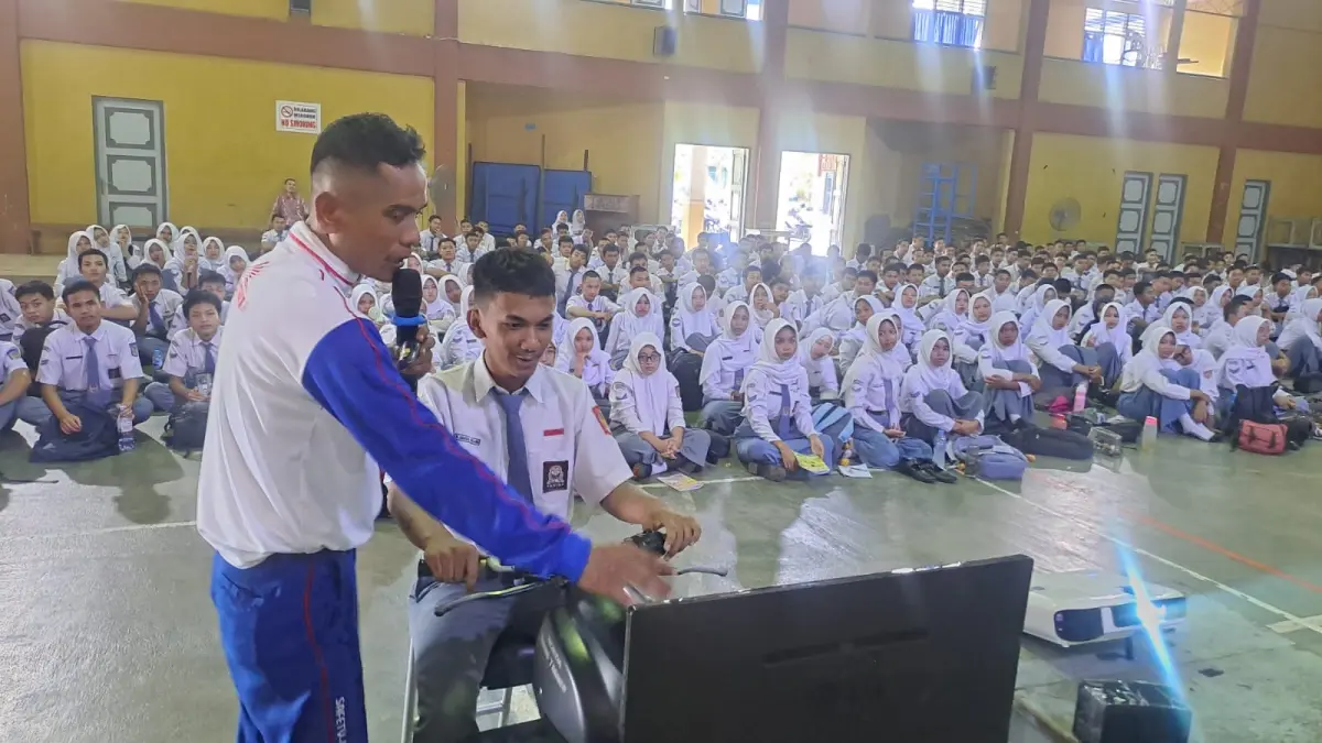 Astra Motor Yogyakarta selaku Main Dealer sepeda motor Honda wilayah Yogyakarta, Kedu, dan Banyumas, berkolaborasi dengan SMK Negeri 1 Purworejo menggelar pelatihan keselamatan berkendara bersama tim Safety Riding Astra Motor Yogyakarta (31/03)
