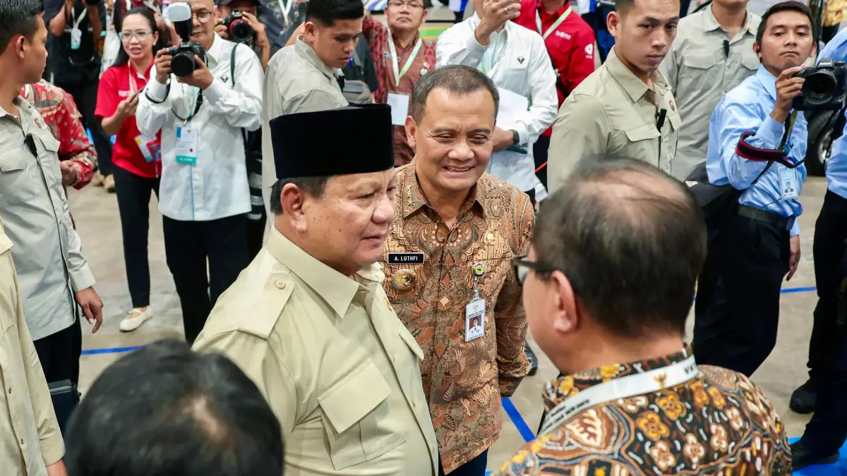 Gubernur Jawa Tengah, Ahmad Luthfi mendampingi Presiden Prabowo Subianto meresmikan fasilitas perakitan kendaraan listrik komersial PT VKTR Sakti Industries (VKTS) di Kabupaten Magelang, Kamis (9/4/2026).