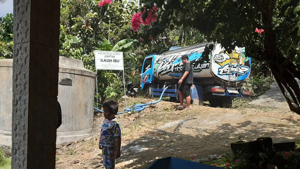 Seorang dermawan mengirimkan satu tangki air bersih setelah video yang dibuat wali murid terkait kendala krisis air di SPS Kasih Ibu Gendangsari. Dokumentasi/SPS Kasih Ibu