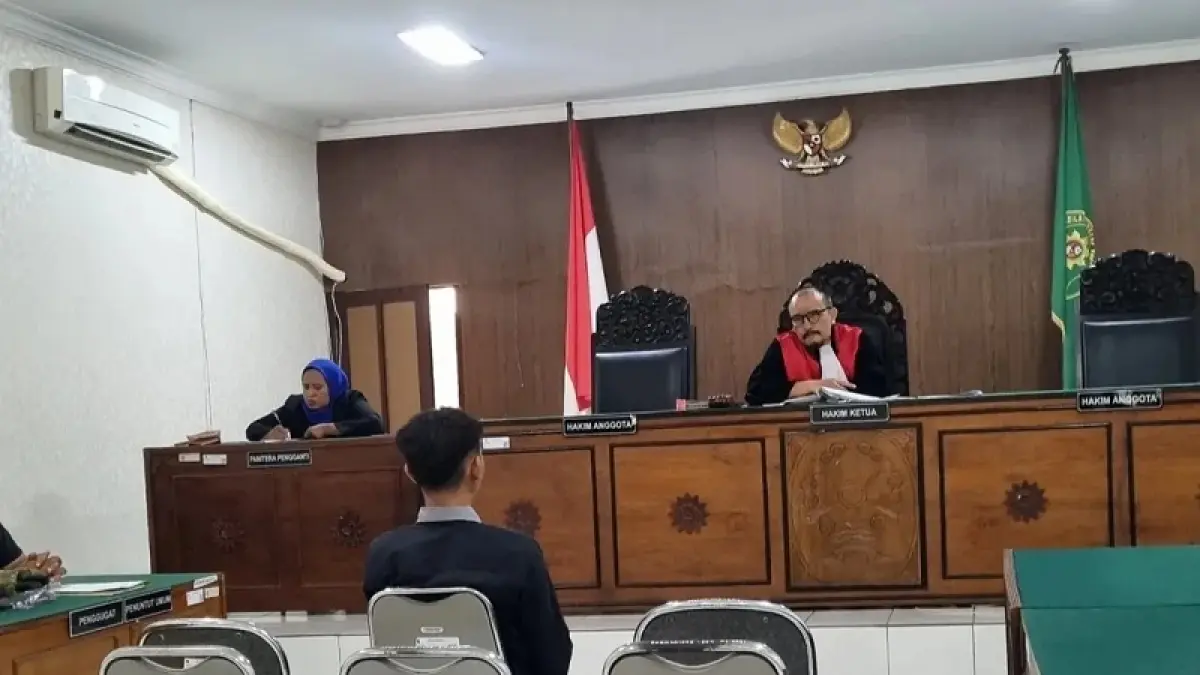 JALANNYA SIDANG:&nbsp;Naufal Hafizh Firdaus alias Duta Ngopo alias Duta Ngopo saat menjalani persidangan di Pengadilan Negeri Yogyakarta, Jumat (10/4/2026). DOKUMENTASI MUHAMMAD BAYU PAMUNGKAS