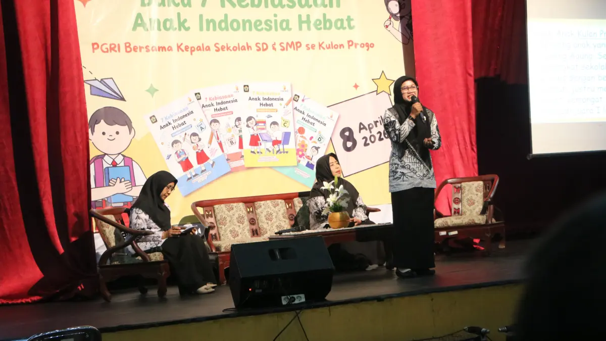 MENARIK: Salah satu penulis buku menyampaikan isi tulisannya saat Bedah Buku.&nbsp;(Dokumentasi Pemkab Kulon Progo)