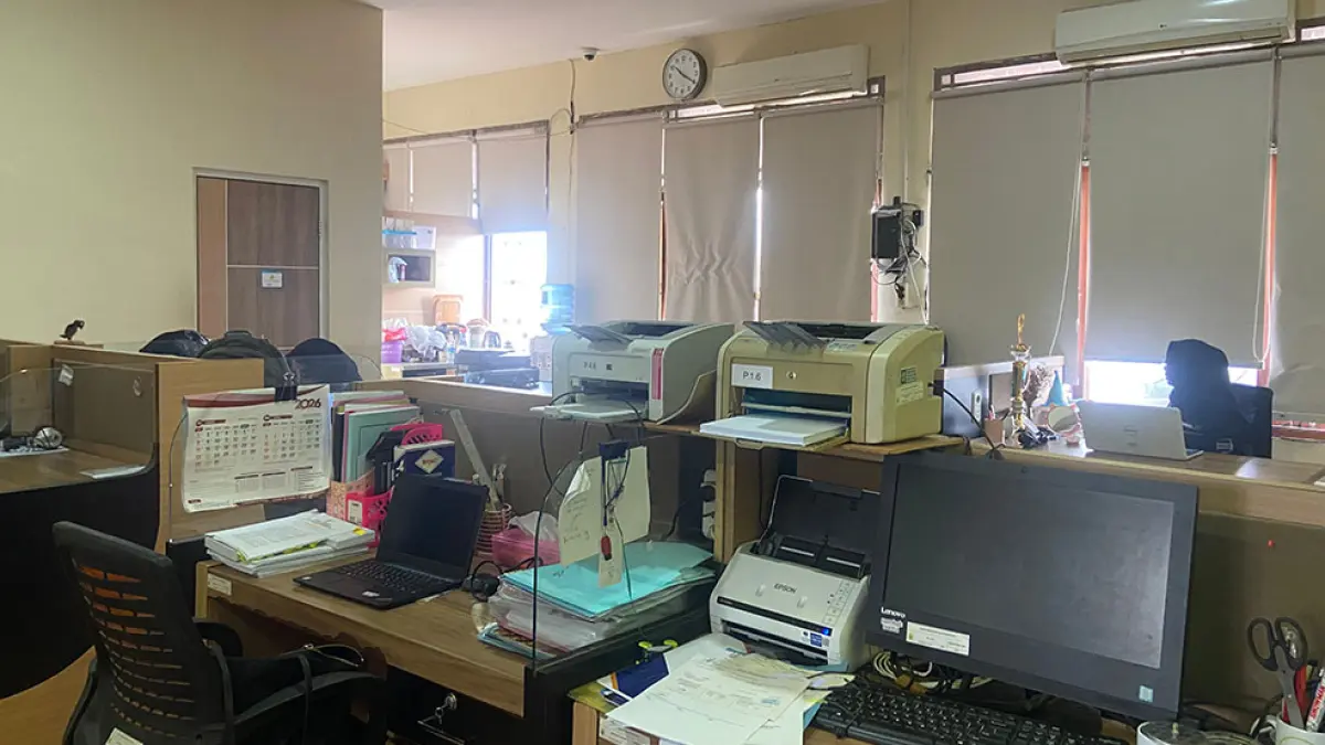 SEPI: Suasana ruangan di Diskominfo Bantul terlihat sepi saat melaksanakan WFH, Jumat (10/4). Cintia Yuliani/Radar Jogja
