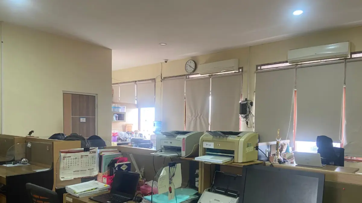 SEPI: Suasana ruangan di Diskominfo Bantul terlihat sepi saat melaksanakan WFH Jumat (10/4)&nbsp;- Cintia Yuliani/Radar Jogja