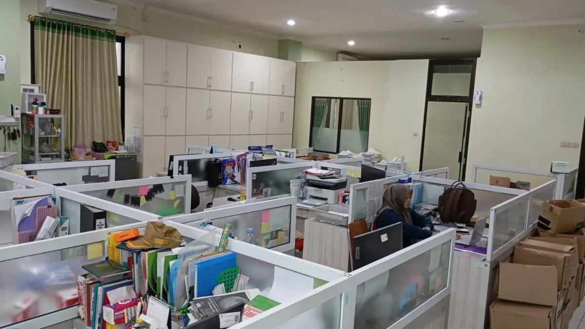 Suasana kantor BKPSDM Kota Jogja yang sepi pegawai karena sebagian menjalankan work from home (WFH), Jumat (10/4/2026). (IWAN NURWANTO/Radar Jogja)